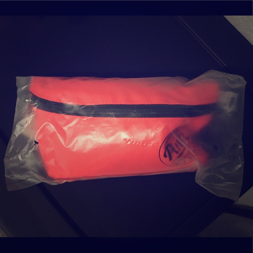 VS PINK fanny pack